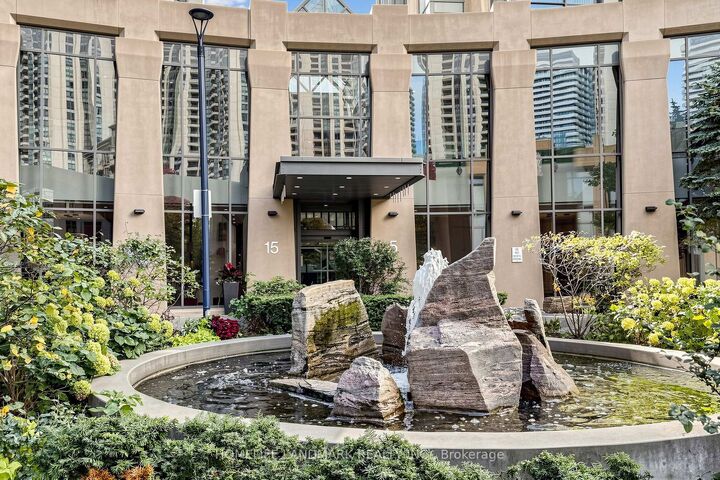 Property Photo:  15 Northtown Way 220  ON M2N 7A2 