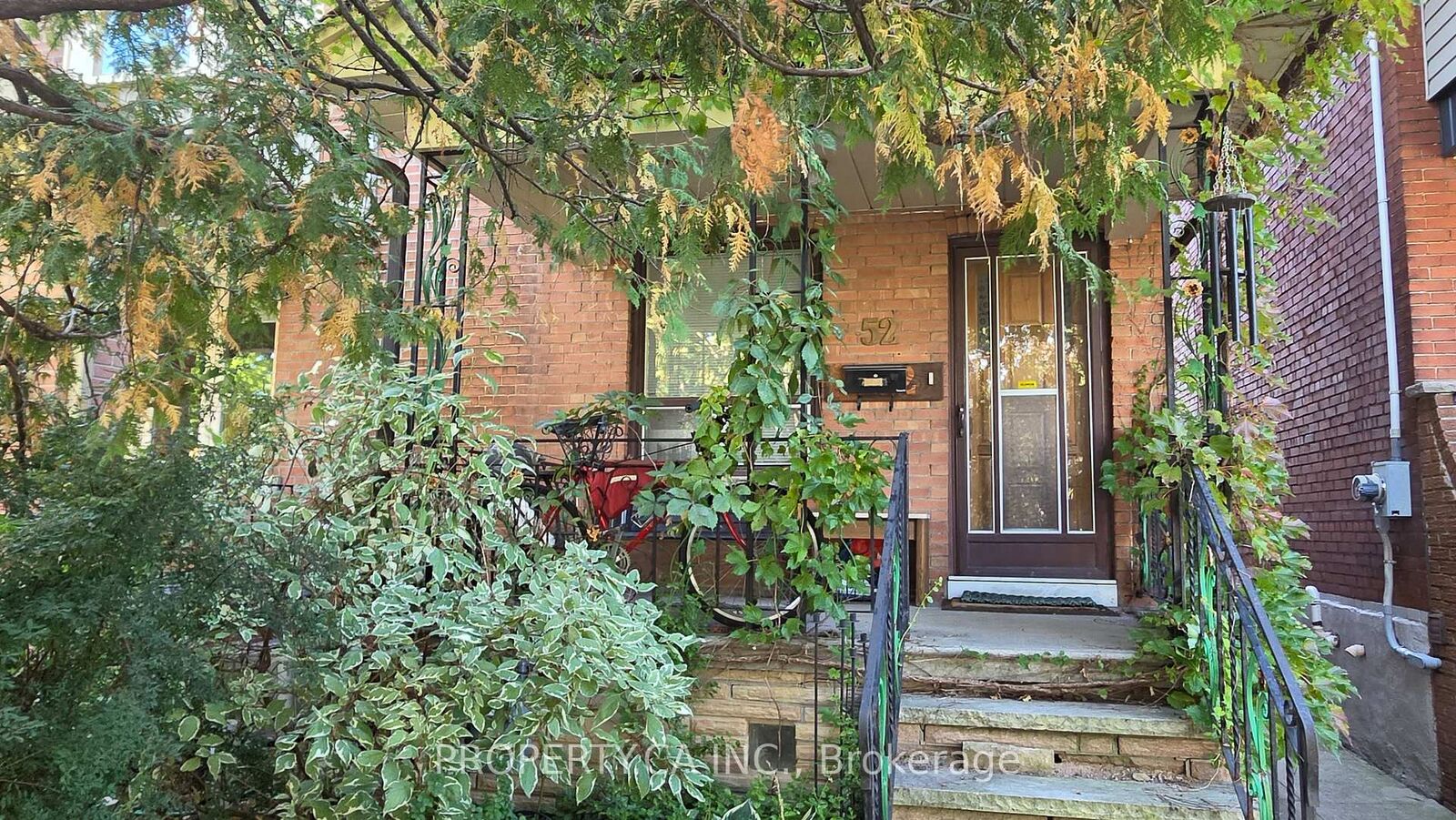 Property Photo: 52 Earlscourt Avenue ON M6E 4A6