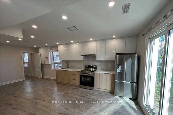 Property Photo:  92 Heatherside Drive Main  ON M1W 1T8 
