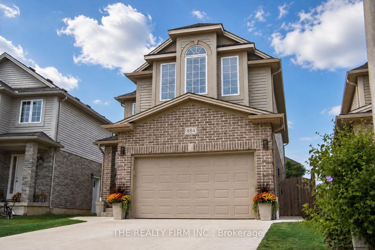 Property Photo:  884 Reeves Avenue  ON N6G 0G9 