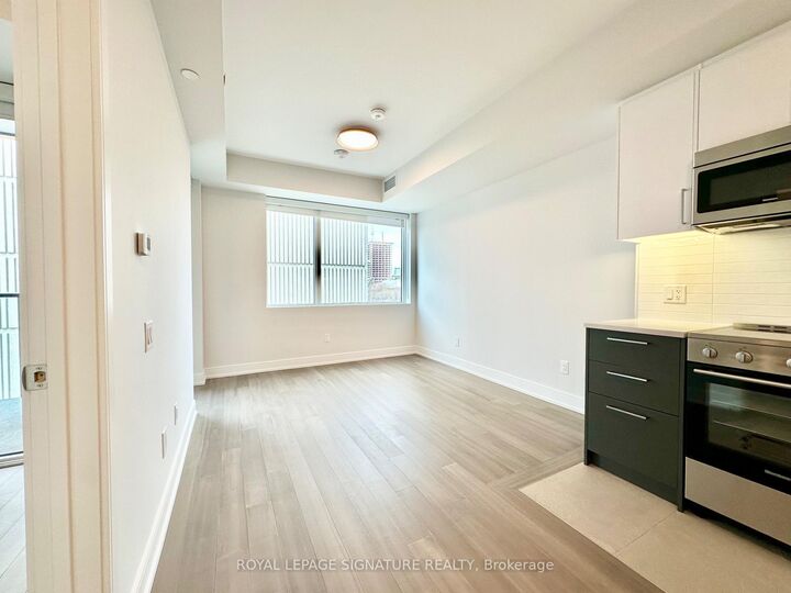 Property Photo:  664 Spadina Avenue 604  ON M5S 0G4 