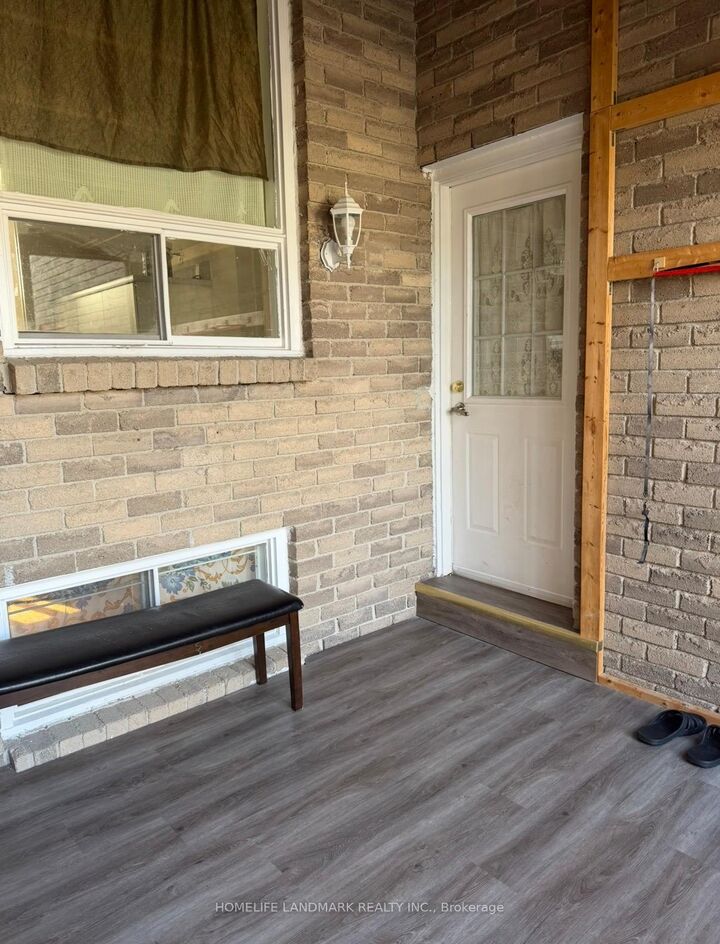 Property Photo: 58 Muirlands Drive ON M1V 2B4