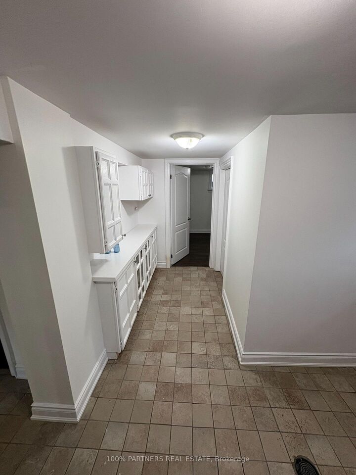 Property Photo:  68 Marlin Court Bsmt  ON L3Y 2W8 