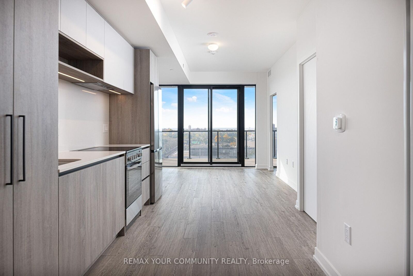 Property Photo:  181 Sterling Road 1005  ON M6R 2B2 
