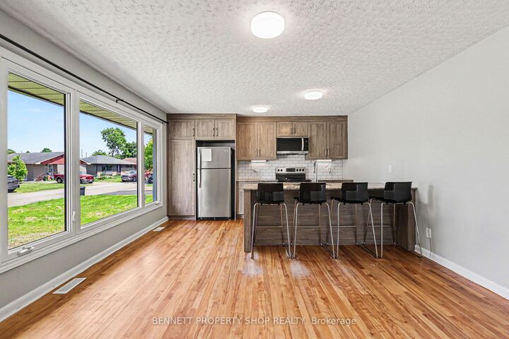 Property Photo:  1308 Rustic Drive  ON K2C 2Y1 