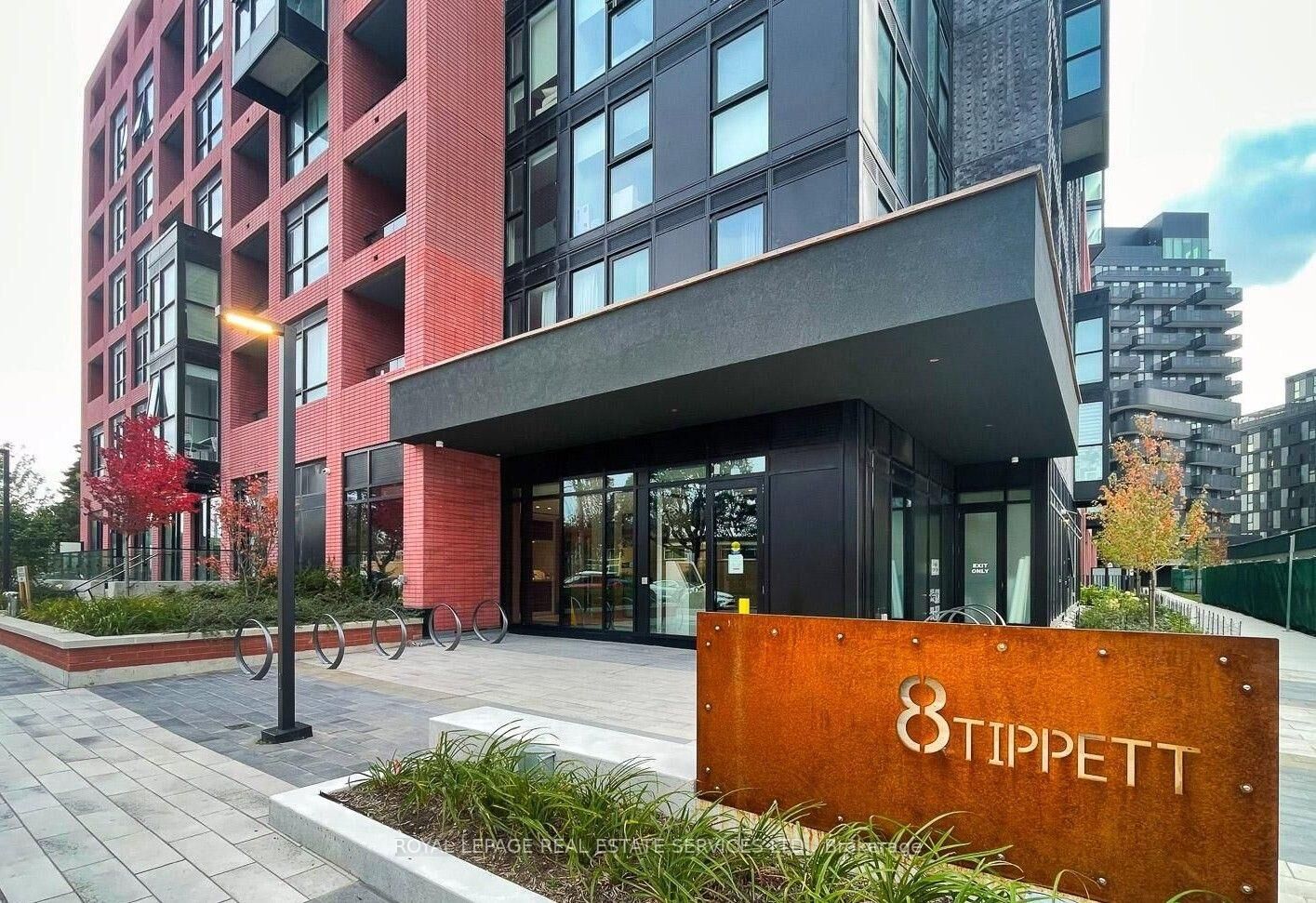 Property Photo:  8 Tippett Road 717  ON M3H 0E7 