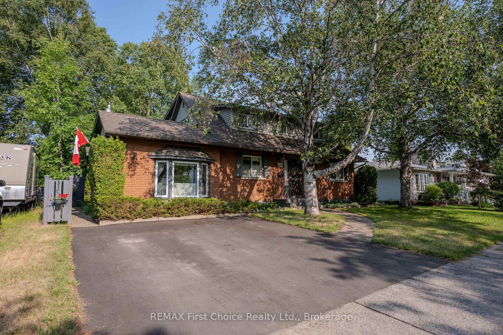 Property Photo:  160 Whalen Street  ON P7A 7J1 