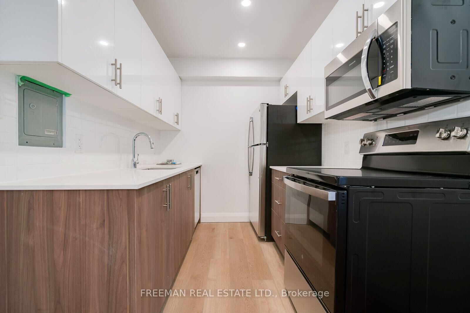 Property Photo: 2707 Yonge Street ON M4N 2H8