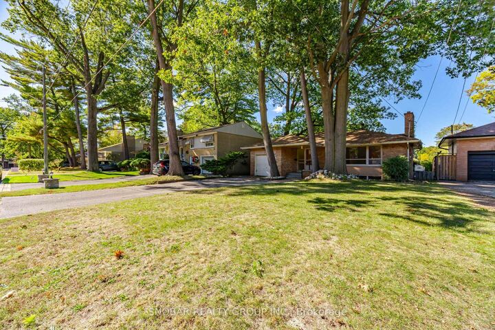 Property Photo:  3018 O'Hagan Drive  ON L5C 2C5 