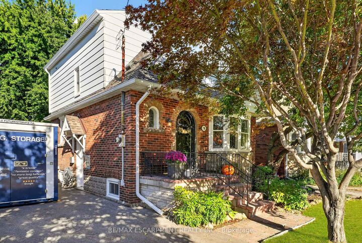 Property Photo:  78 Cameron Avenue S  ON L8K 2X2 