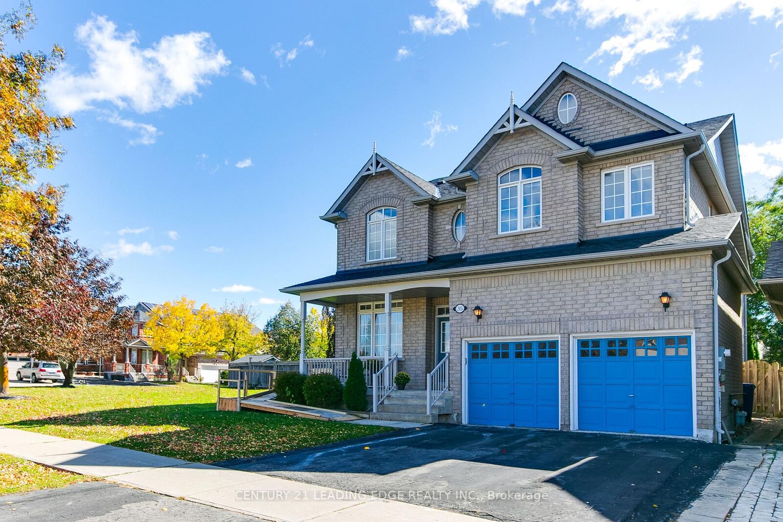 Property Photo:  35 Hartwell Way  ON L4G 7X4 