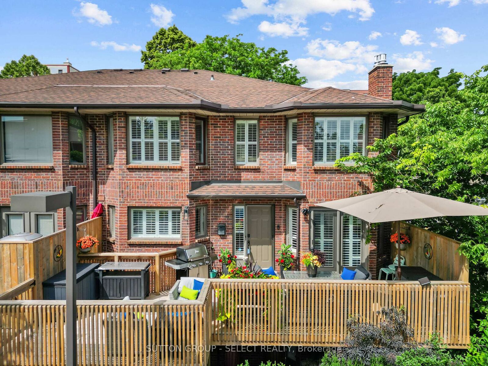 Property Photo:  152 Albert Street 14  ON N6A 1M1 