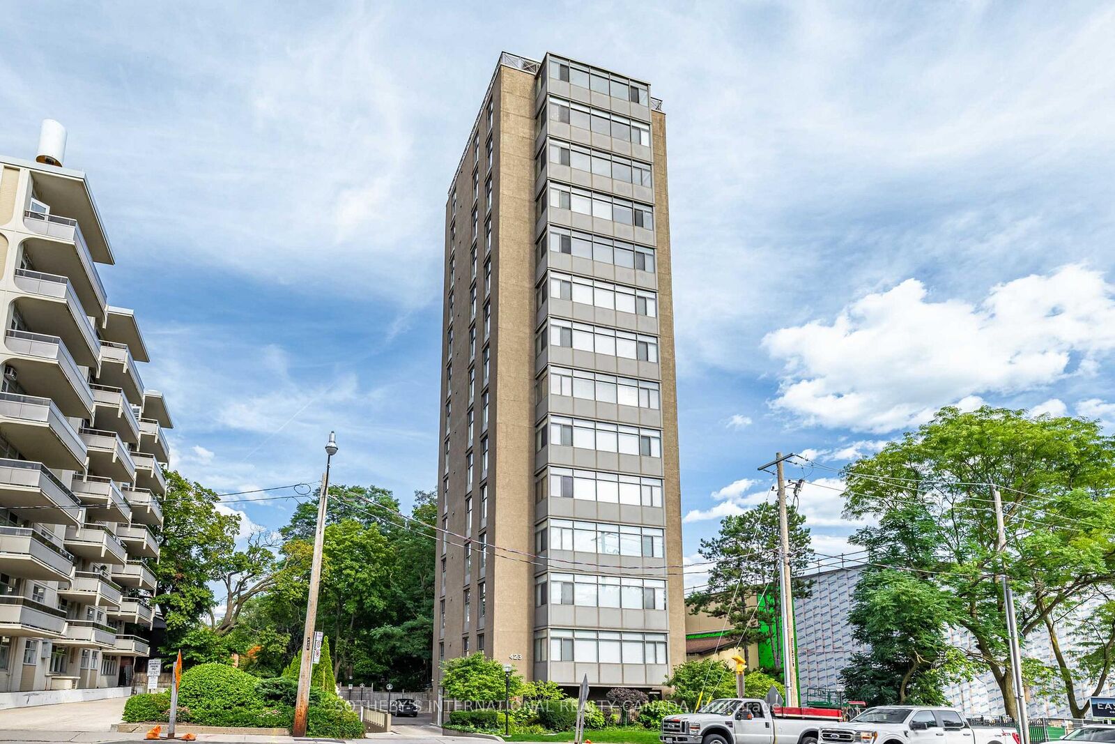 Property Photo:  423 Avenue Road 13  ON M4V 2H7 
