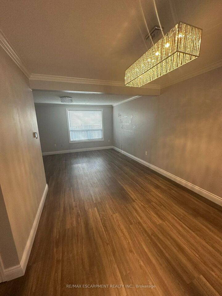Property Photo:  250 Magnolia Drive 28  ON L9C 6M3 