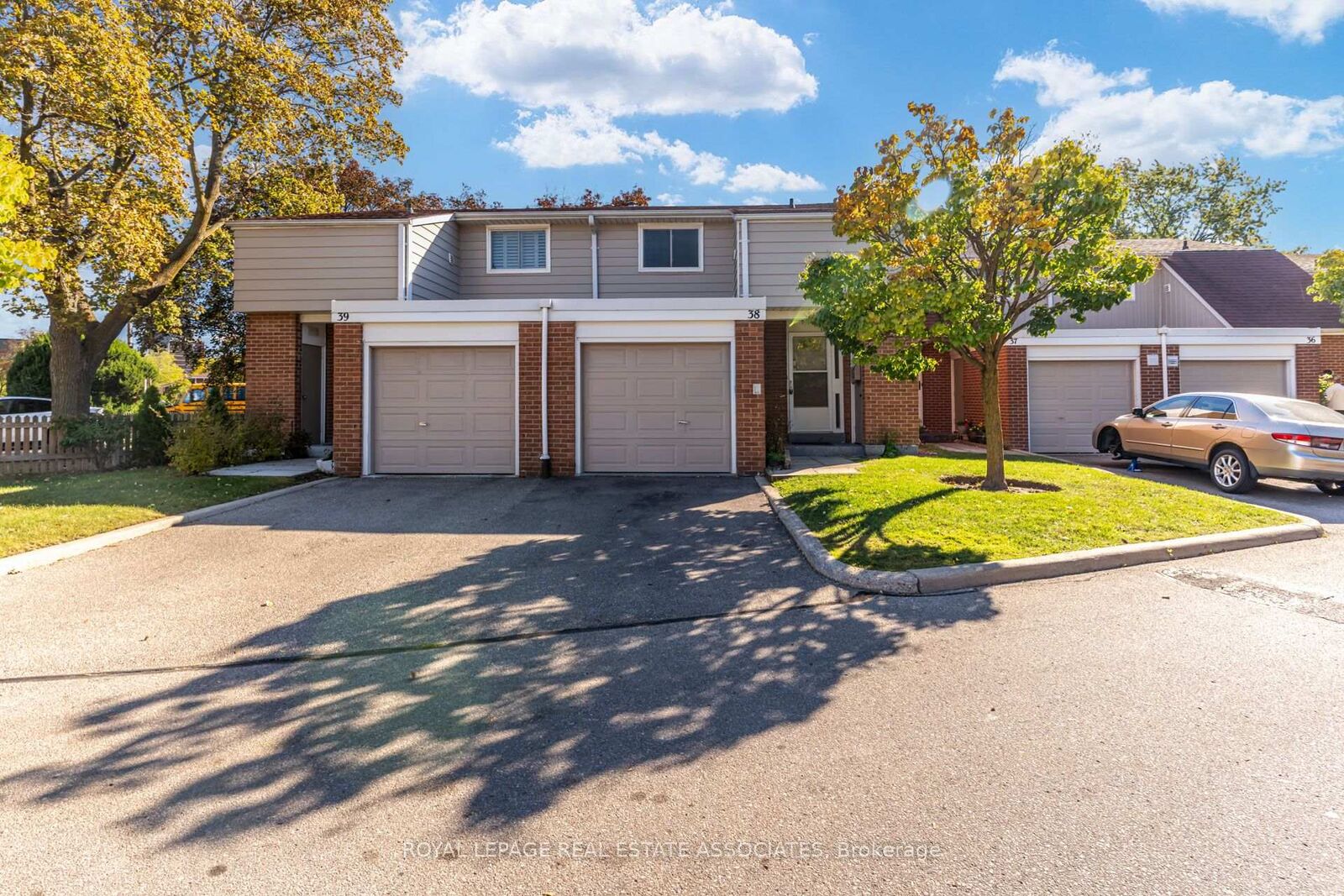 Property Photo:  215 Mississauga Valley Boulevard  ON L5A 1Y7 