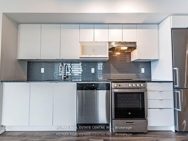Property Photo:  120 Varna Drive 605  ON M6A 0B3 
