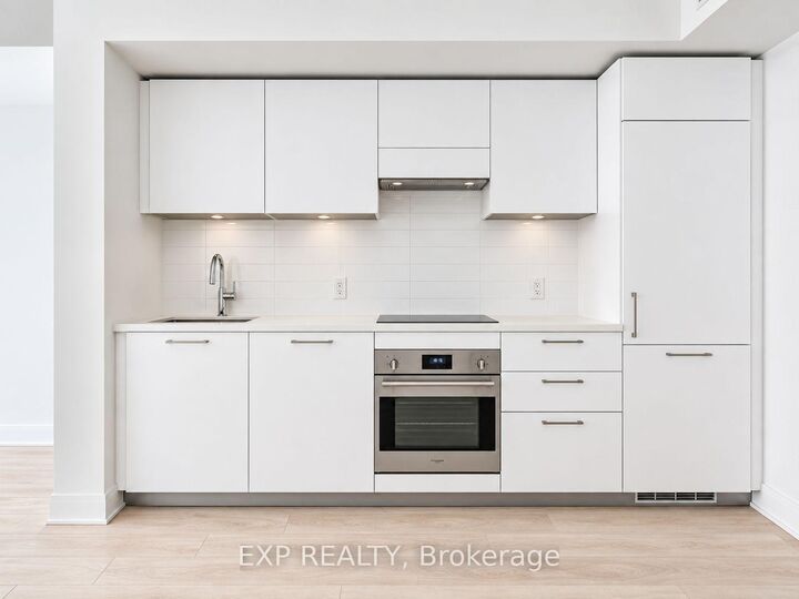 Property Photo:  33 Frederick Todd Way 431  ON M4G 0C9 
