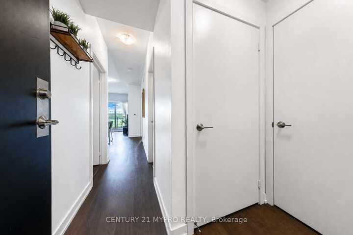 Property Photo:  555 William Graham Drive 320  ON L4G 3H9 
