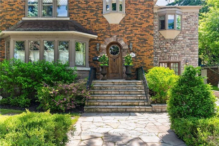 Property Photo:  74 Oak Knoll Drive  ON L8S 4C4 