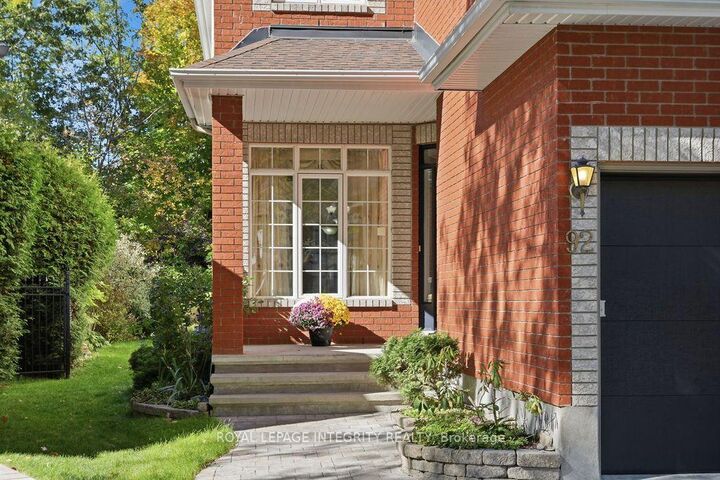 Property Photo:  92 Maricona Way  ON K2T 1H3 