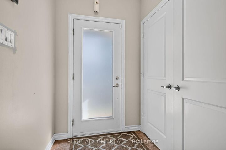 Property Photo:  221 King Street  ON K7C 1G3 