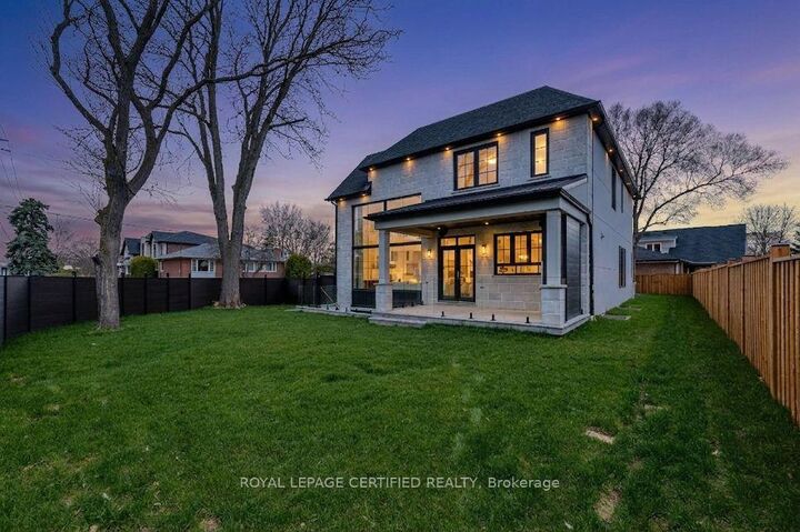 Property Photo:  1404 Waverly Avenue SW  ON L6L 2S3 