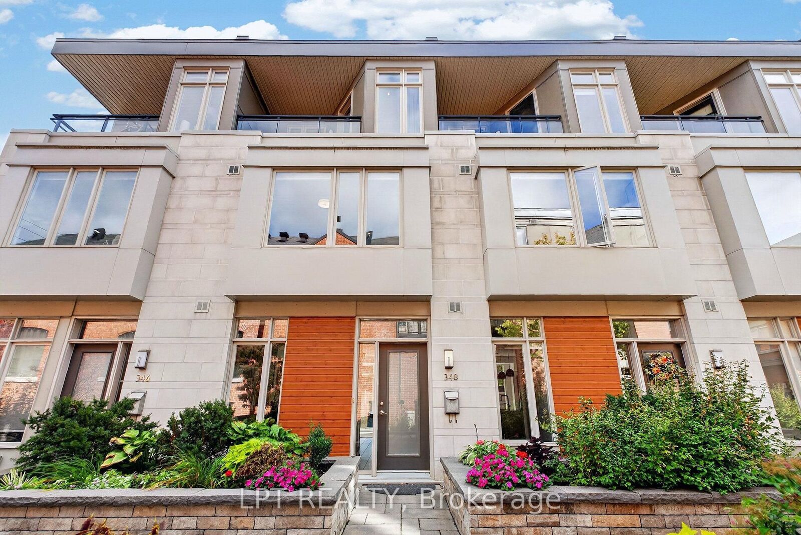 Property Photo:  348 Ravenhill Avenue E  ON K2A 1S5 