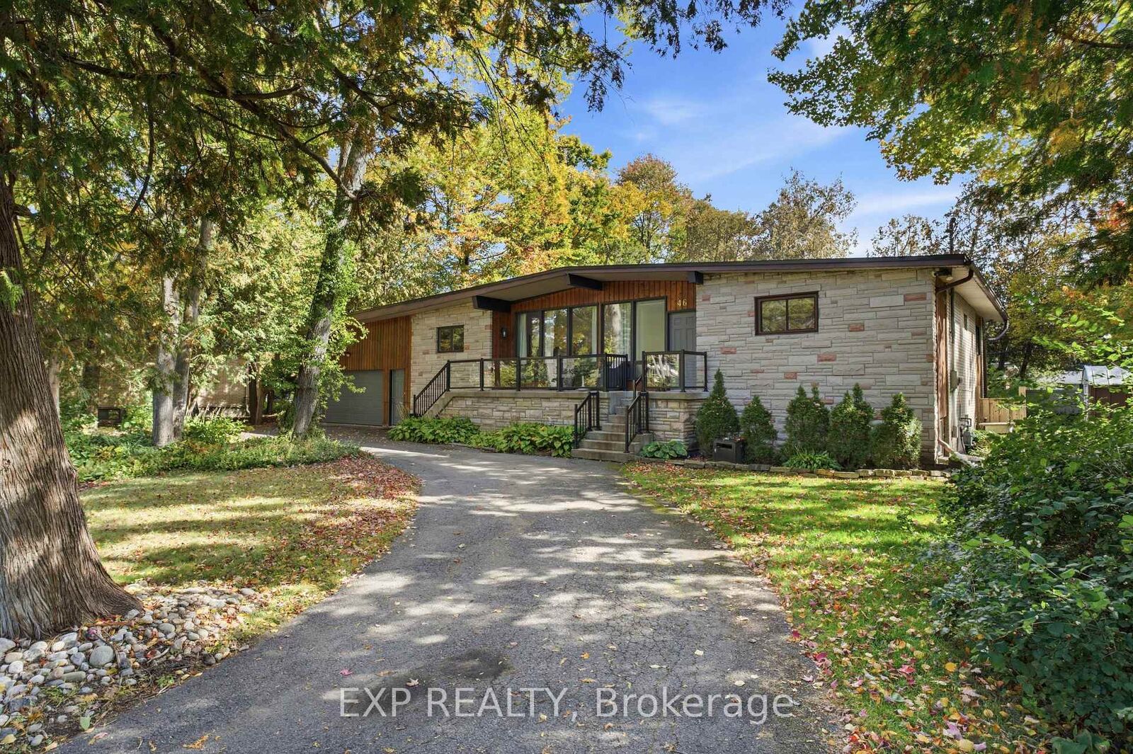 Property Photo:  46 Avonlea Road  ON K2G 0J3 