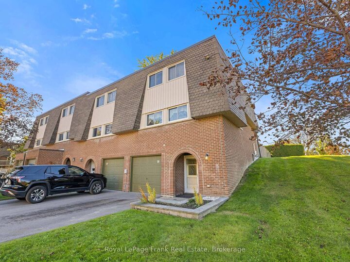 Property Photo: 18 Reygate Court 28 ON L1S 2S9