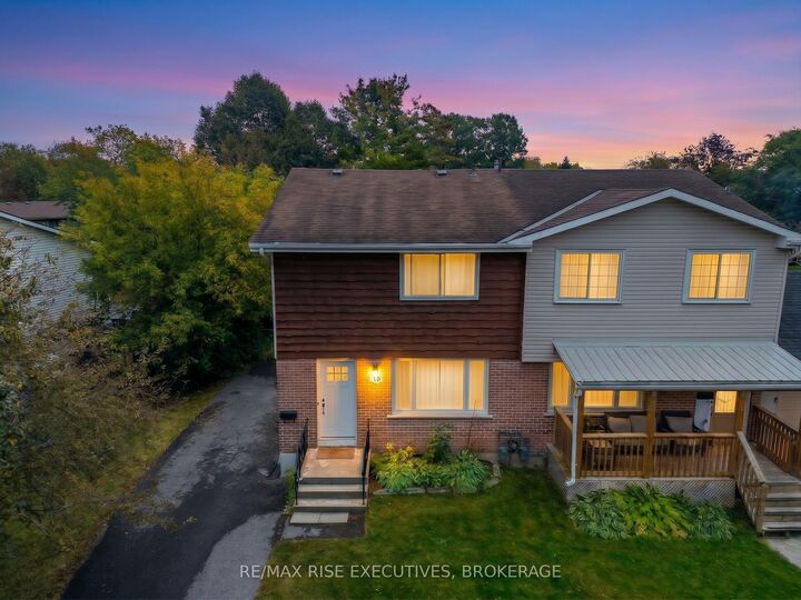 Property Photo:  18 Carriage Court Avenue  ON K7K 5X2 