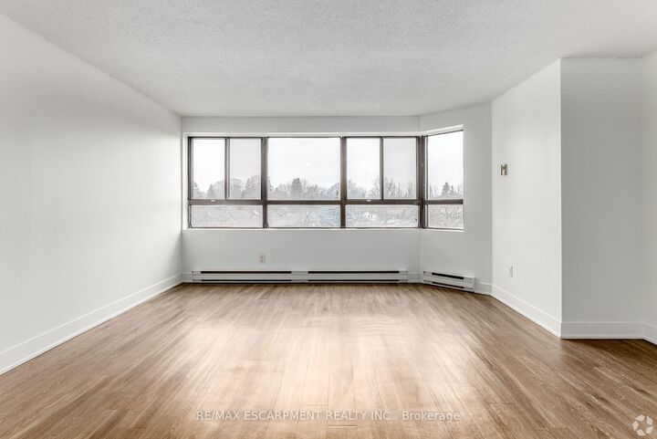 Property Photo: 547 Belmont Avenue W 510 ON N2M 5E7