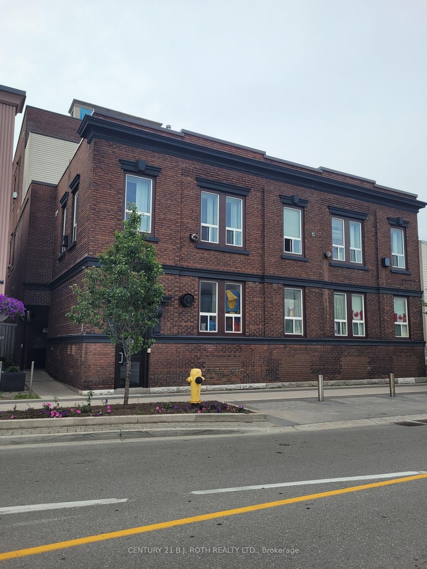 Property Photo:  19 Dunlop Street W 203  ON L4N 1A1 