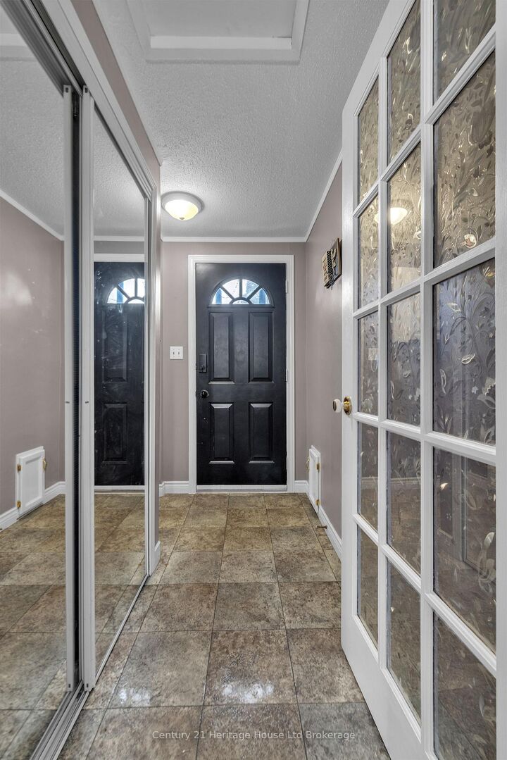Property Photo:  921 Lincoln Drive  ON N4S 2N2 