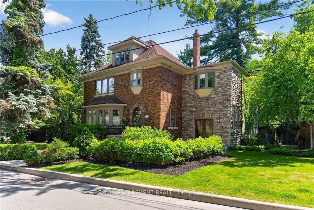 Property Photo:  74 Oak Knoll Drive  ON L8S 4C4 
