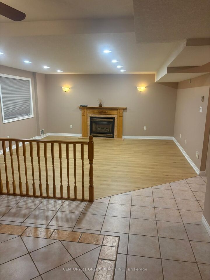 Property Photo:  17 Jean Anderson Crescent Lower  ON N1G 5A6 