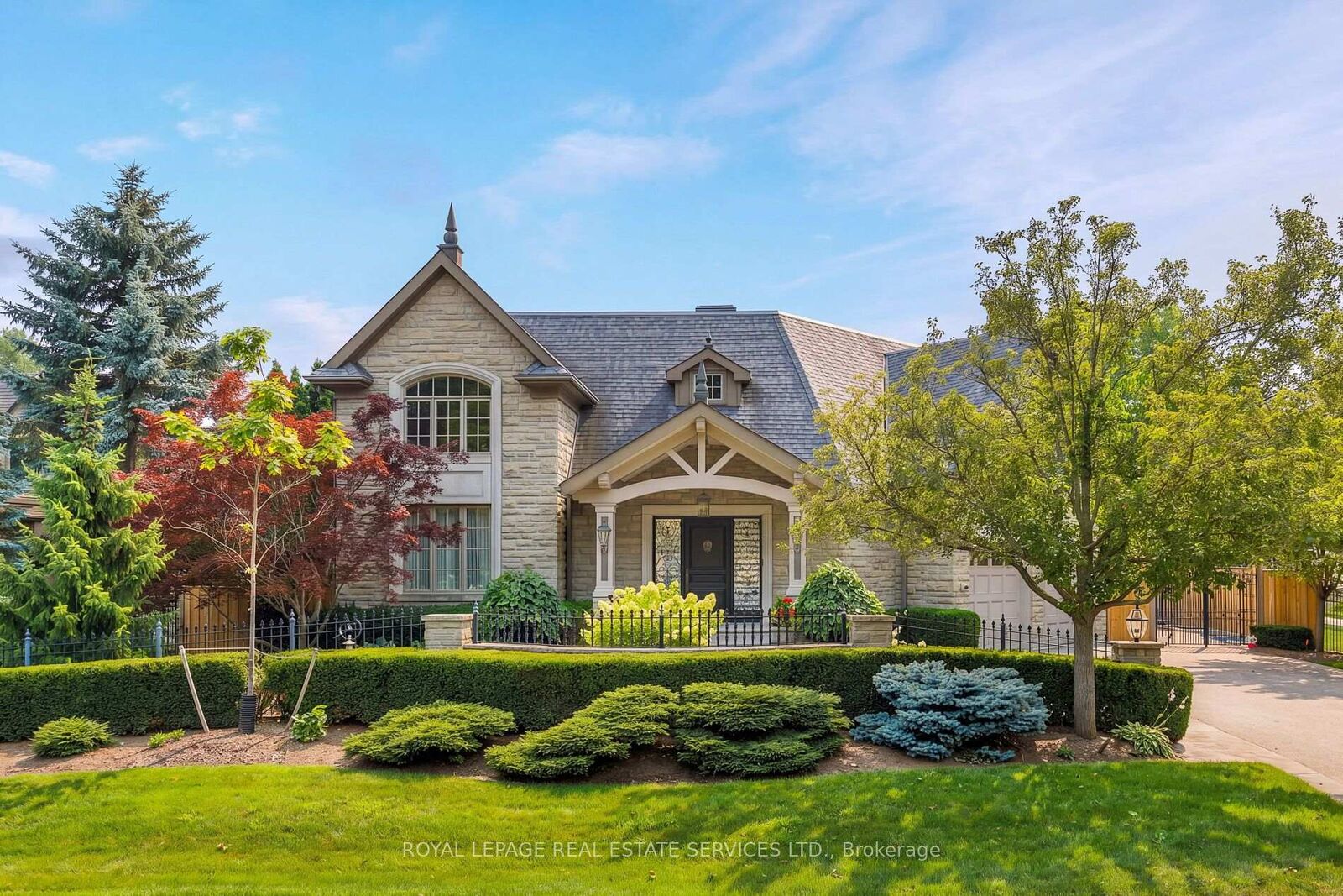 Property Photo:  70 Shorewood Place  ON L6K 3Y4 