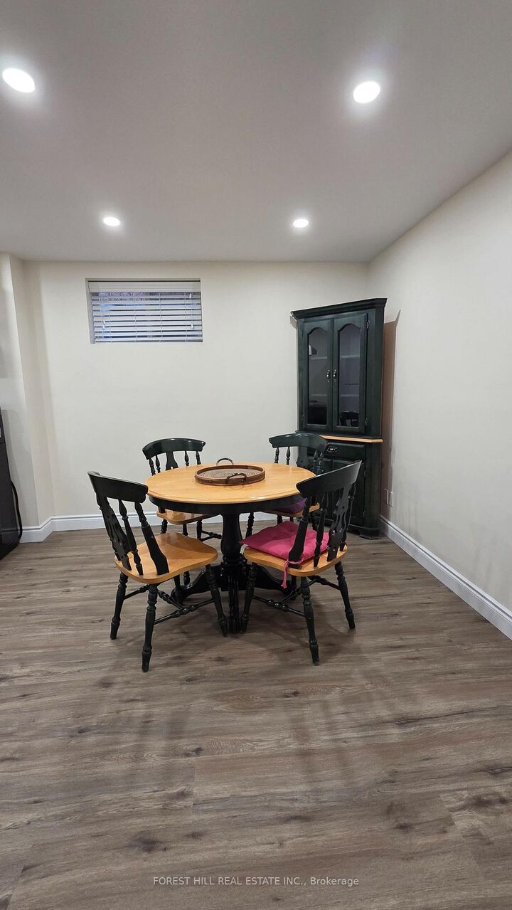 Property Photo:  957 Sonoma Court  ON L5V 2P4 