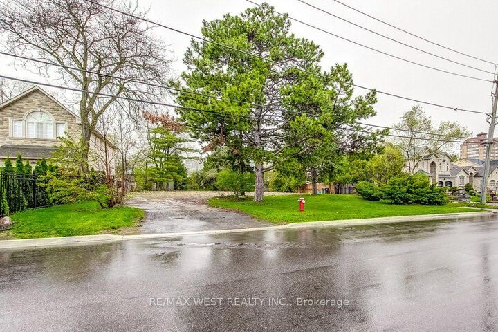 Property Photo:  101 (Part Lot 1) Fairview Road W  ON L5B 1K7 