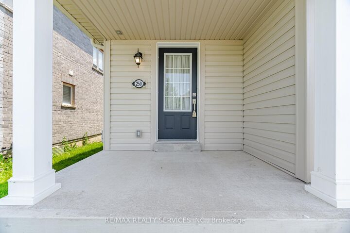 Property Photo:  250 Esther Crescent  ON L3B 0H1 