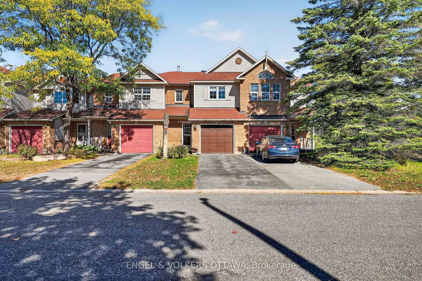 Property Photo:  12 Kalbrook Street  ON K2T 1A8 