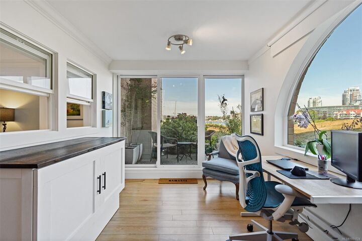 Property Photo:  640 Montreal St #101  BC V8V 1Z8 