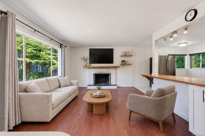 Property Photo:  907 McAdoo Pl  BC V8X 1V8 