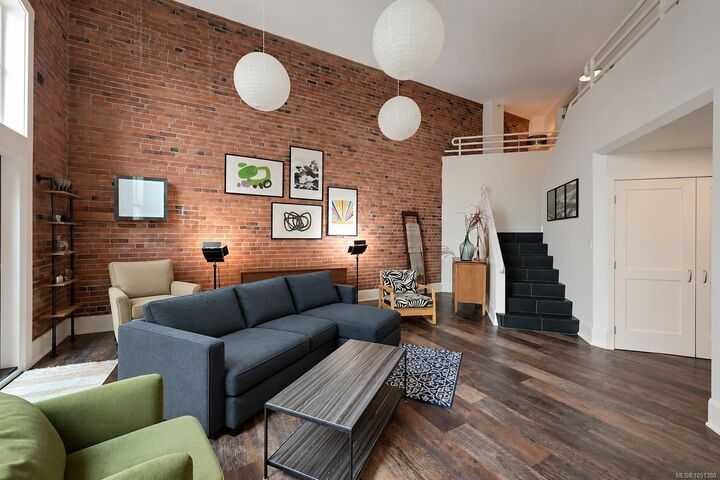Property Photo:  1407 Government St #302  BC V8W 1Z1 