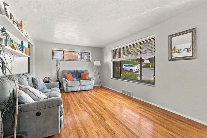 Property Photo:  330 Saratoga  PA 15236 