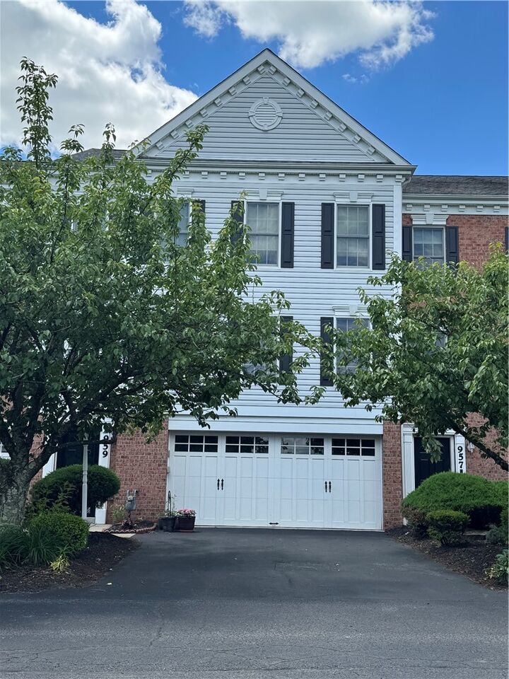 Property Photo: 959 Montclair Dr PA 15108