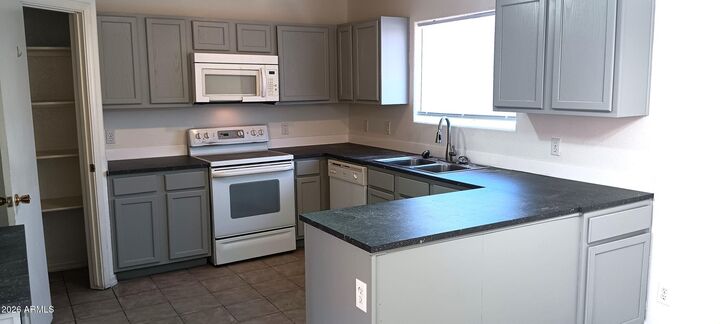 Property Photo: 1141 N July Circle Apt 101 AZ 85203