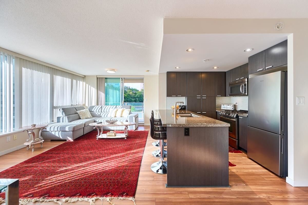 Property Photo:  2232 Douglas Road 805  BC V5C 0G9 