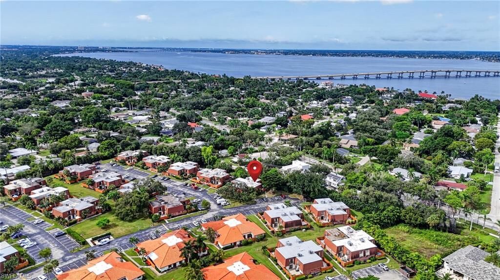 Property Photo: 1428 Park Shore Cir 4 FL 33901