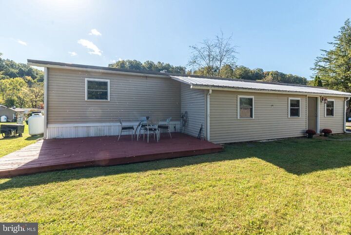 Property Photo:  15 Red Cliff Village Lane  PA 18972 