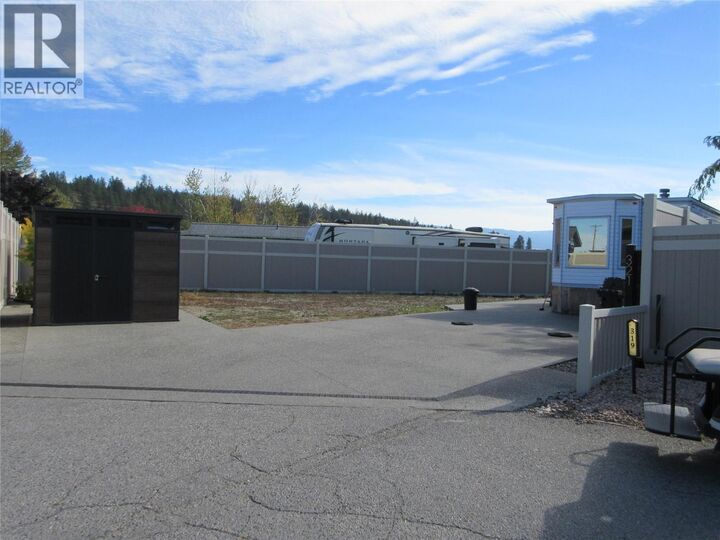 Property Photo: 415 Commonwealth Road 321 BC V4V 1P4